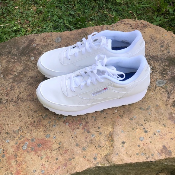 Reebok Shoes - Women’s Reebok Classic!!!